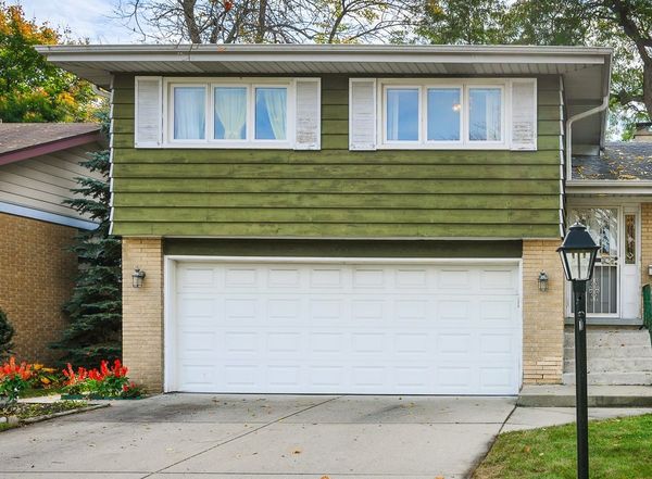 New sandstone steel garage door installed on a Park Ridge IL home by Preferred Garage Door Repair Company